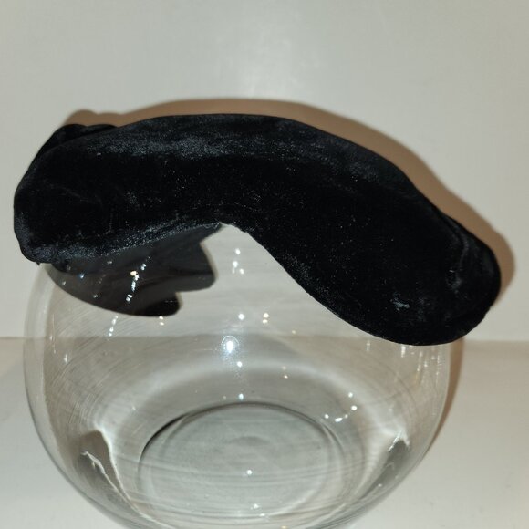 Vintage Black Velvet Hat *READ* main image 4